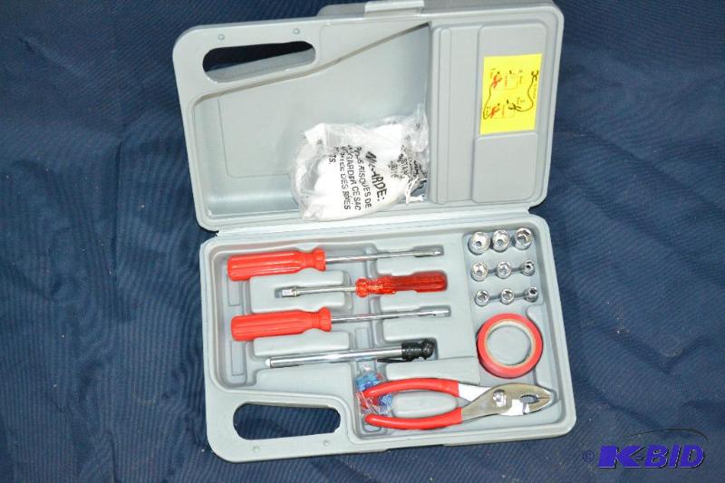 lot 99 image: SMALL TOOL SET...