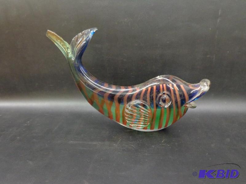 lot 108 image: 3 Color Glass Fish 2 Colors divide fish in ha...