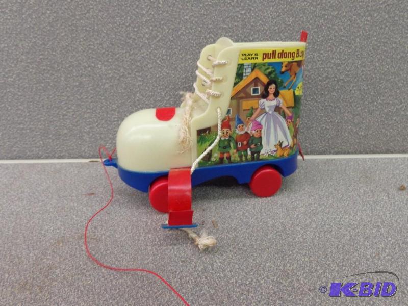lot 119 image: Play & Learn Pull Along Busy Boot Toy No ...
