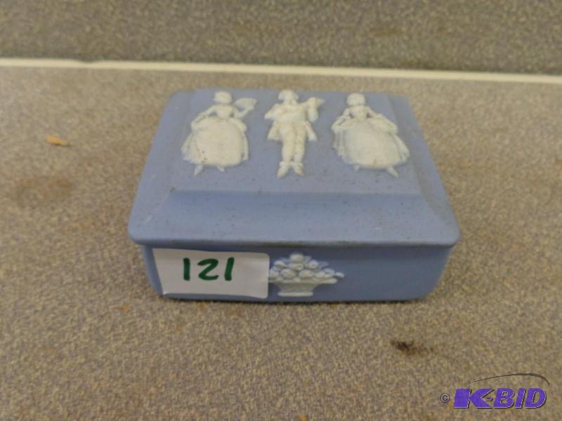 lot 121 image: Ceramic Bedside Ring Box Flowers, Musician &a...
