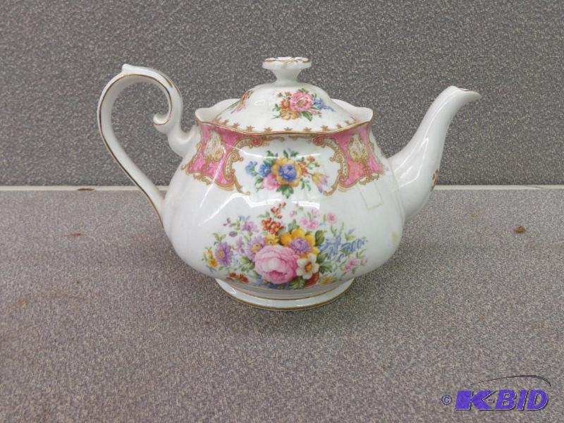 lot 124 image: Tea Pot Royal Albert Bone China Lady Carlyle ...