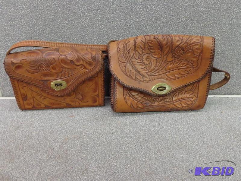 lot 128 image: Leather Purse and Hand Bag Looks like they ar...