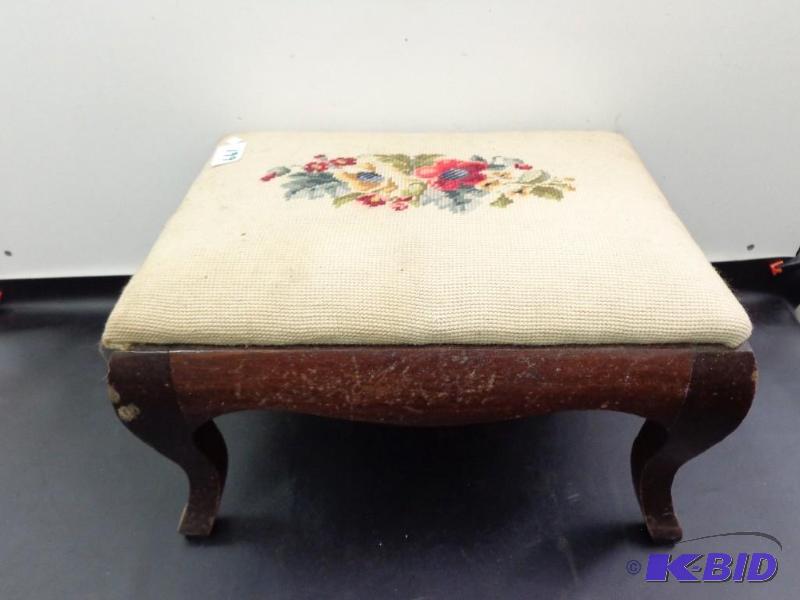 lot 199 image: Ottoman Floral Stitch Top Pattern Design 16&q...