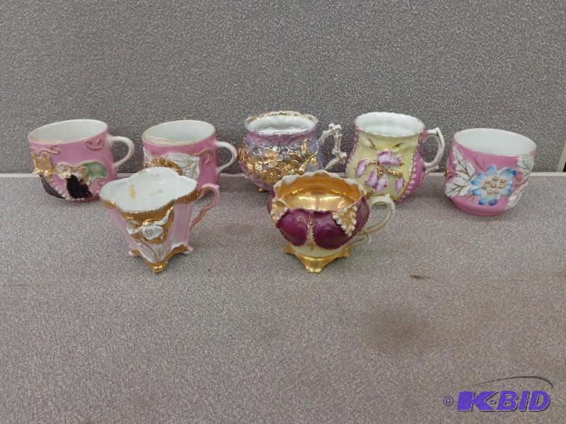 lot 57 image: Assorted Floral Designed Pink, White & Go...