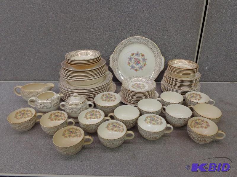 lot 72 image: Parisian Center 22 Kt Gold China Set - Made i...