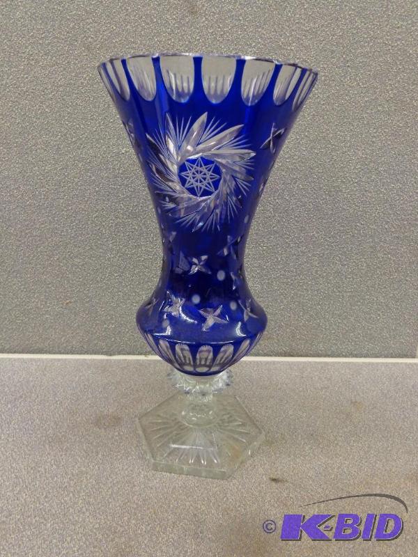 lot 82 image: Large Glass Flower Vase Blue Over Clear Glass...