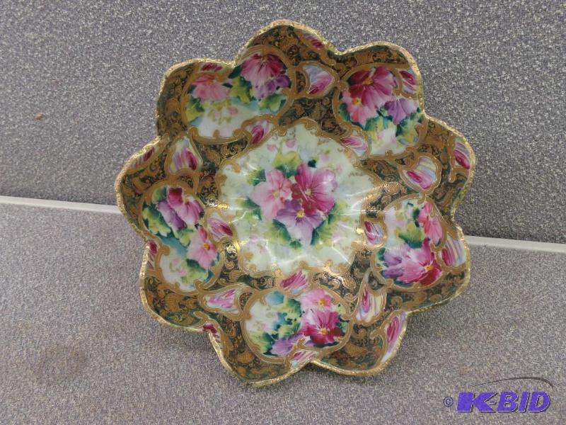 lot 87 image: Hand Painted Oriental Styled Bowl Floral &...