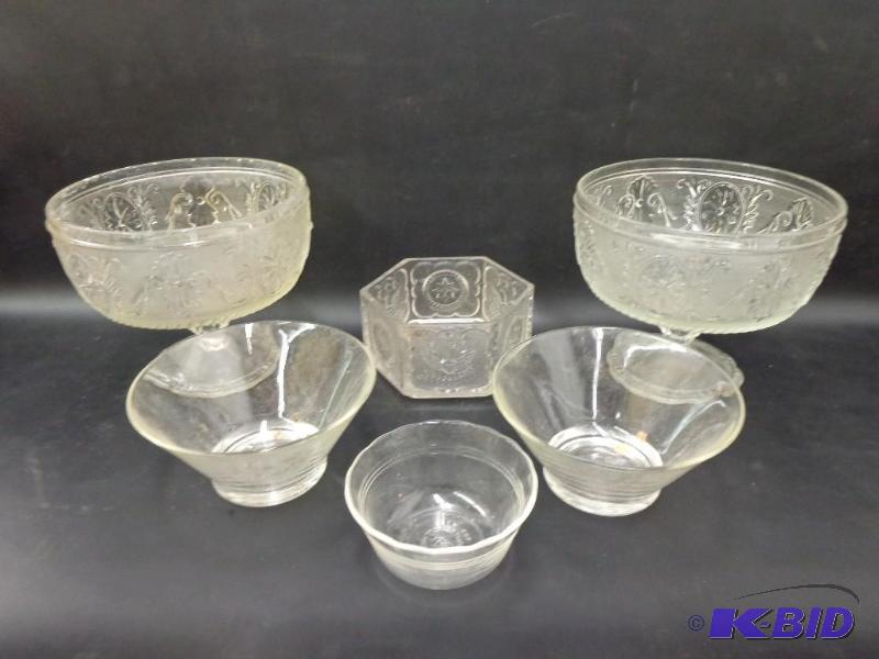 lot 91 image: Clear Glass Serving Bowls and Glass 2 Matchin...