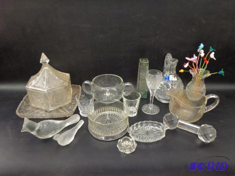 lot 95 image: Various Decorative Glass Items Shot Glasses &...