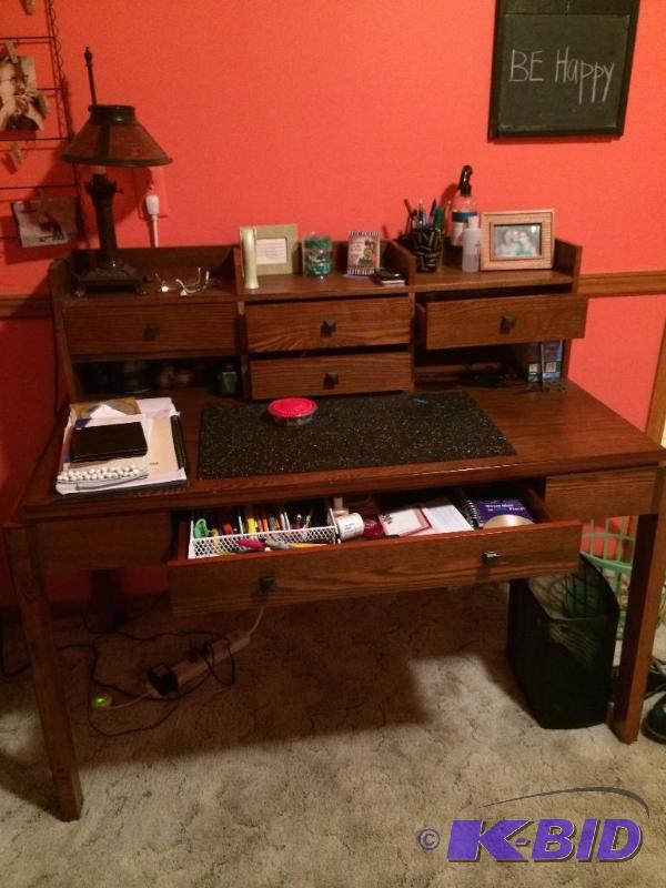 lot 7 image: DESK