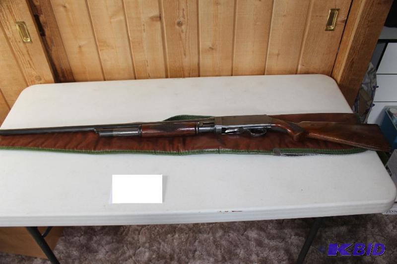 lot 5 image: Wards Western Field, Model# 30-SB562A, 16 Gau...