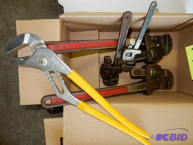4 Pipe wrenches, Monkey Wrench