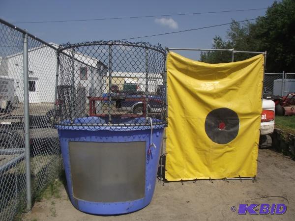 Dunk Tank   Commercial grade  Towable with re...