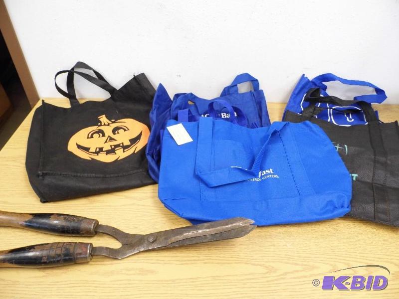 6 Cloth Tote Bags with Hedge Trimmer