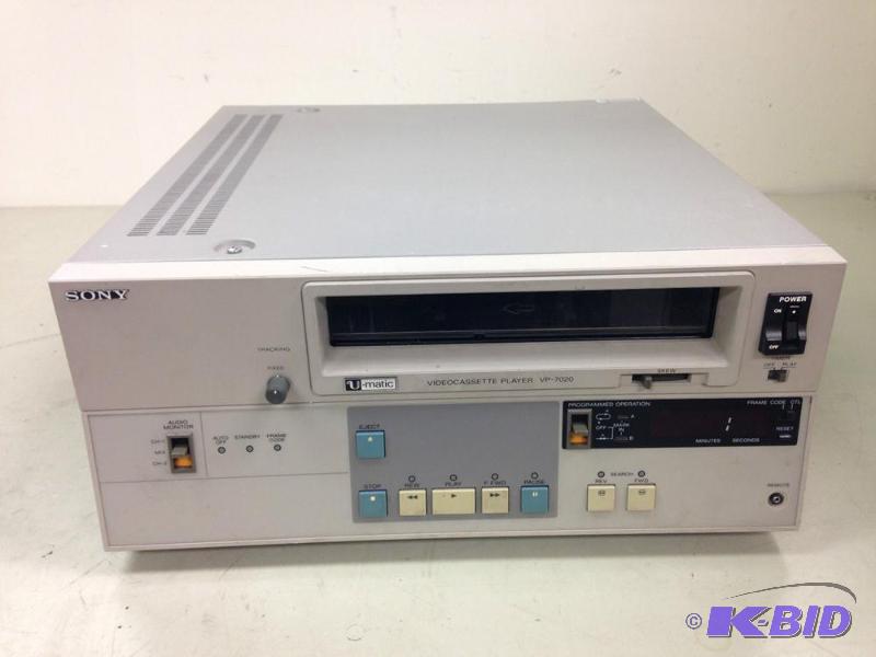 lot 38 image: Sony VP-7020 U-matic 34-inch Professional Vi...