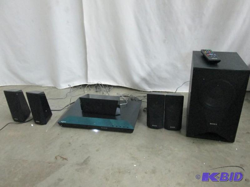 lot 1 image: Sony 3D Blu-Ray Home Theater System w Wi-Fi