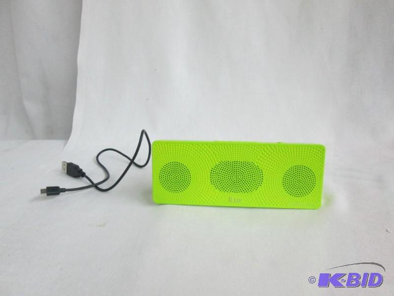 lot 14 image: iLuv MoviTour Wireless Bluetooth Speaker in Green
