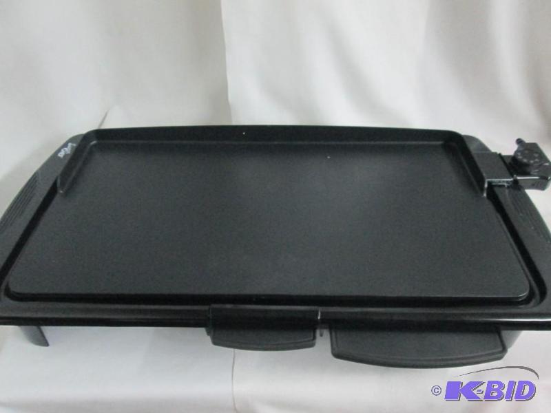 lot 18 image: Super Chef Extra-Large Nonstick Griddle