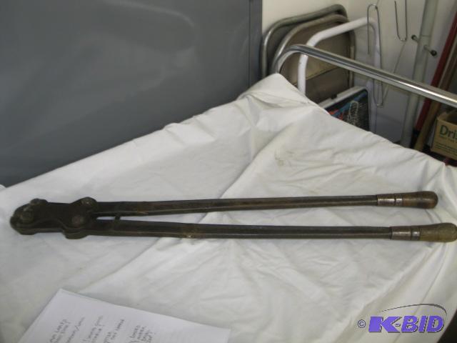 lot 10 image: Vintage Bolt Cutter