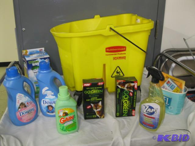 lot 26 image: Mop Bucket on Wheels