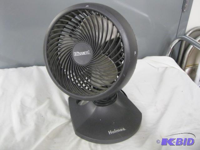 lot 37 image: Table Fan