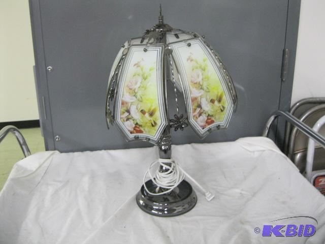 lot 40 image: Table Lamp