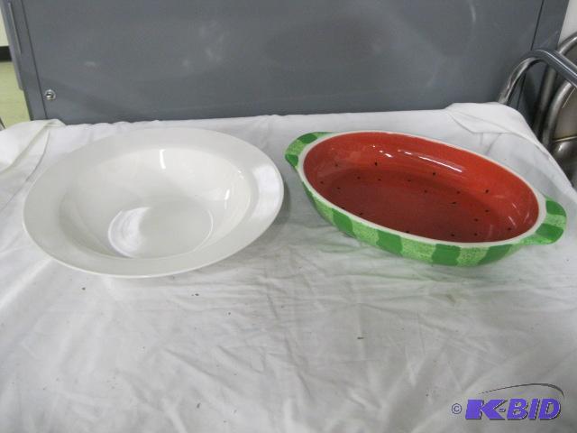 lot 44 image: 1 Bowl and Watermelon Bowl
