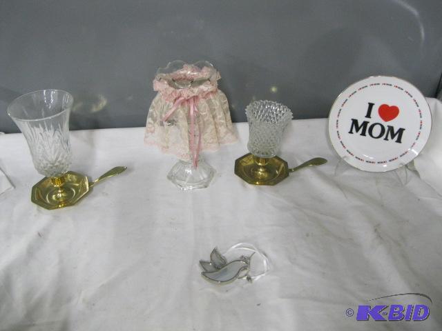 lot 65 image: Candle holder, plate and bird