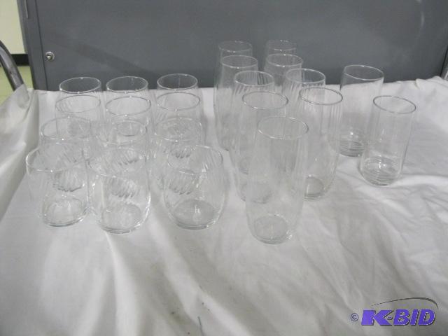 lot 77 image: Glasses