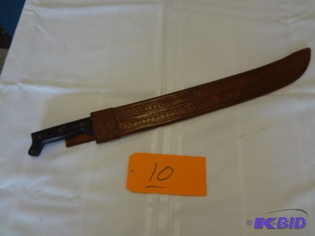lot 10 image: Machete...