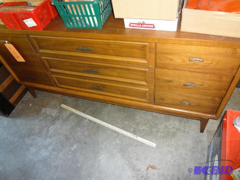 lot 203 image: Mid Century Modern Low Dresser...