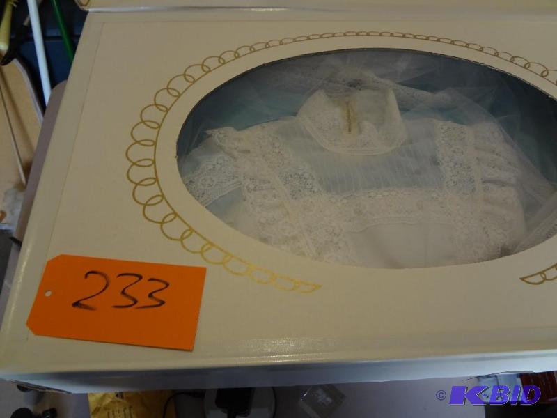 lot 233 image: Wedding Gown sz10...