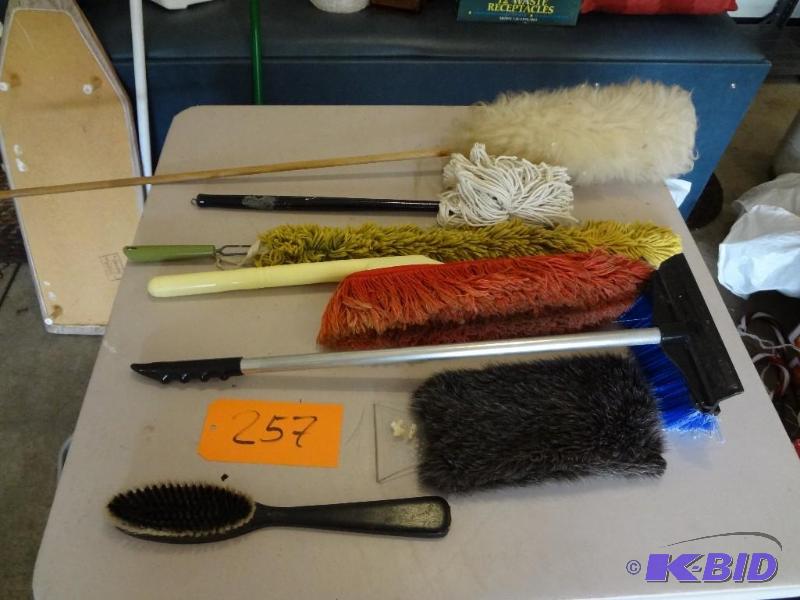lot 257 image: Car Brushes...