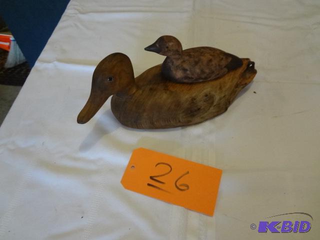 lot 26 image: Decoy wbaby...