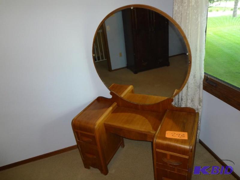 lot 298 image: Old Make-up Vanity wRound Mirror...