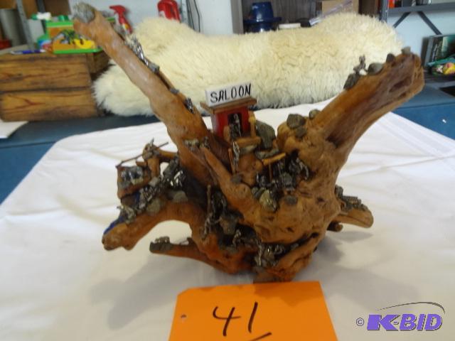 lot 41 image: Driftwood art, Look Close, very cool, an enti...