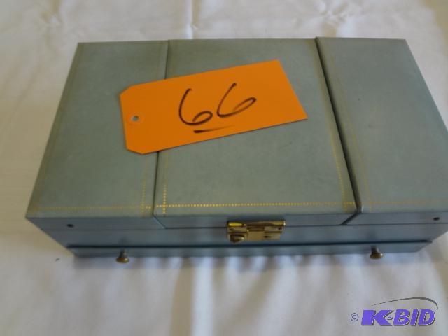 lot 66 image: Neat Old Jewelry Box wcontents...