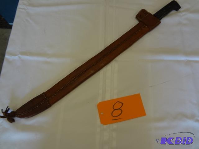 lot 8 image: Machete...