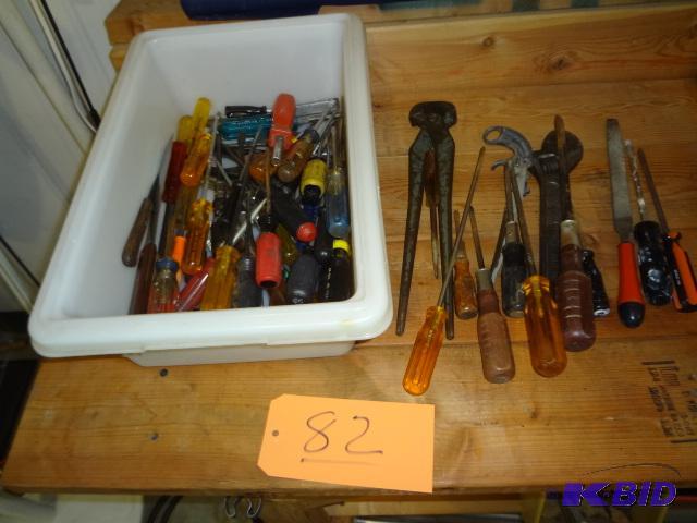 lot 82 image: Lot of Screwdrivers and Tools...