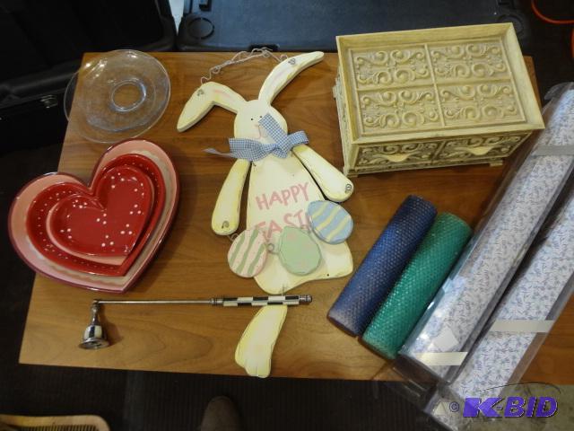 lot 91 image: Table Top of Stuff...
