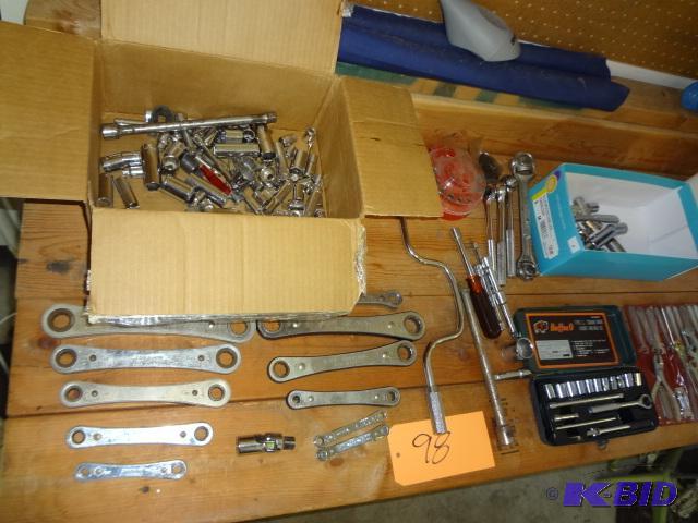 lot 98 image: Tools, Lots of Craftsman...