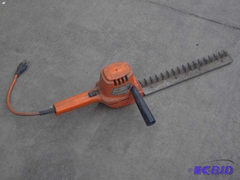 lot 113 image: Black & Decker Electric Hedge Trimmer...