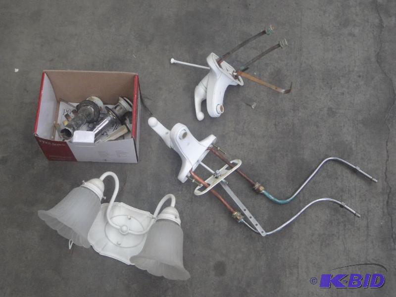 lot 122 image: Lot Of (2) Faucet Sets & (1) Light Fixtu...