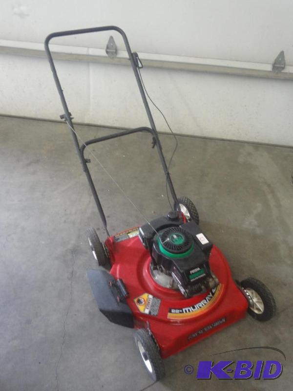 lot 13 image: Murray 22" 4.5HP Lawn Mower...
