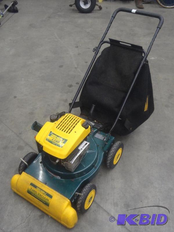 lot 19 image: Yard-Man 21" 4.5HP Shredder Vac With Col...