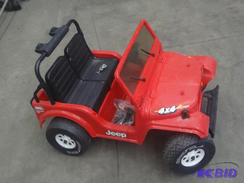 lot 21 image: Power Wheels Jeep With Forward & Reverse...