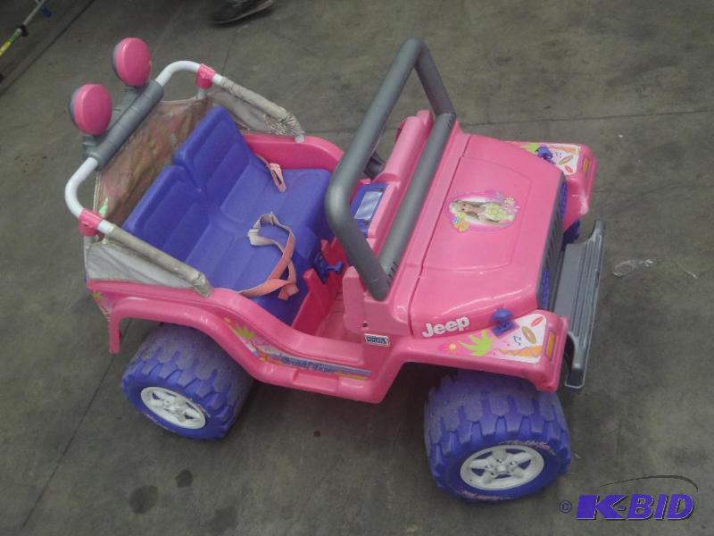 lot 22 image: Power Wheels Jeep With Forward & Reverse...