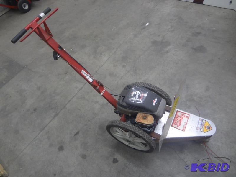 lot 3 image: Estate Walk-Behind Trimmer With Briggs & ...