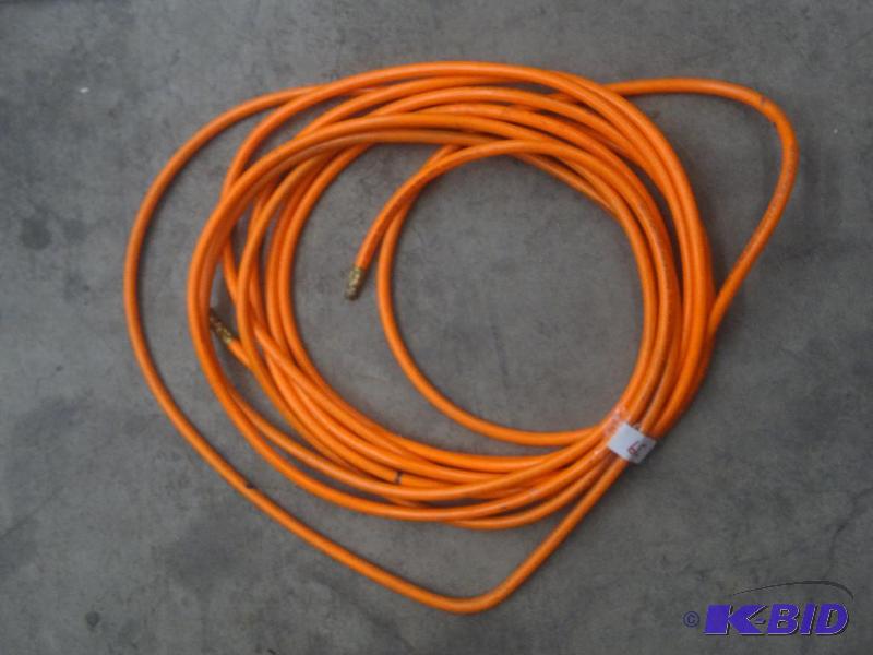 lot 39 image: 38" 2000 PSI Air Hose (Like New)...