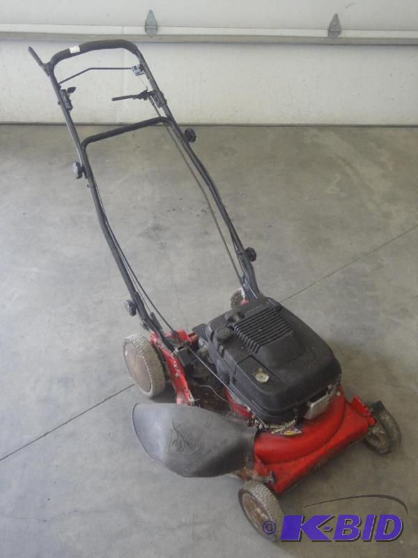 lot 6 image: 21" Self-Propelled Lawn Mower...